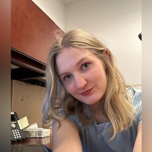 Meet your Posher, Lauren